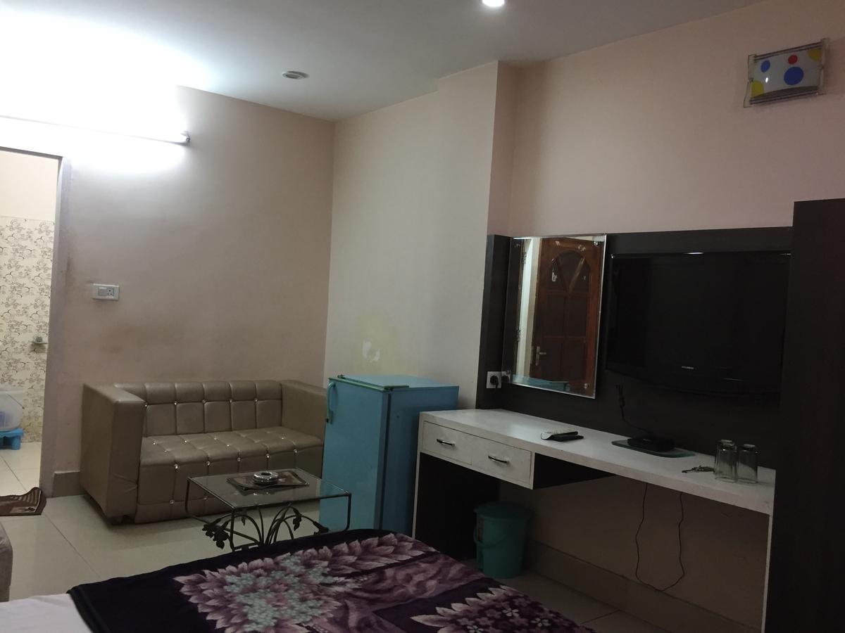 New Karan Hotel Jammu Εξωτερικό φωτογραφία